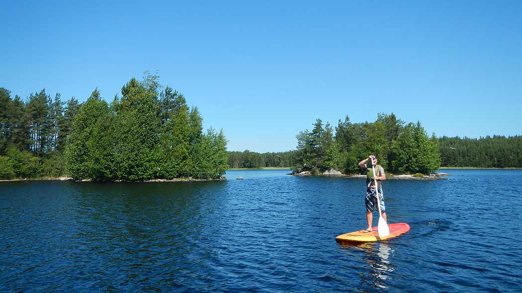 A SUP boarder on a lake.